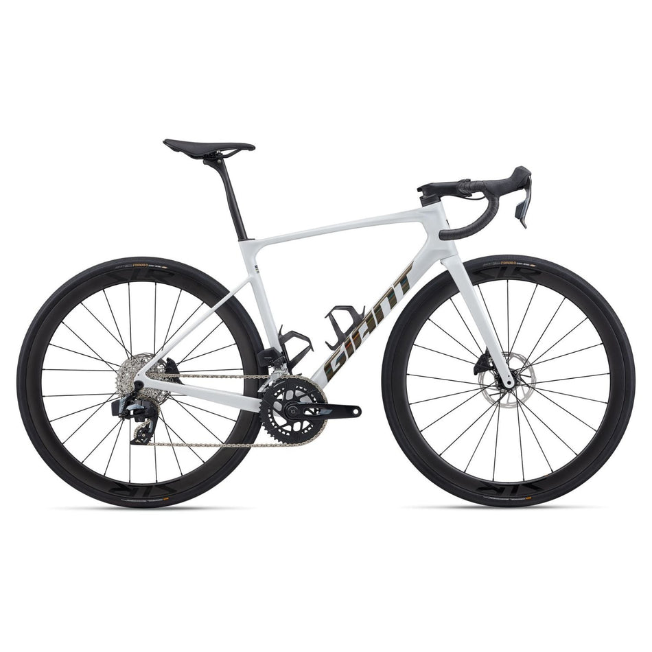 Giant Defy Advanced Pro 1 white